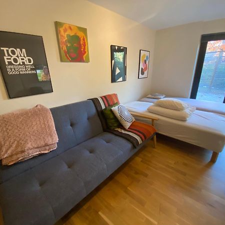 Villa Townhouse On Arlanda Stockholm Metro Line - Easy Checkin à Sollentuna Extérieur photo