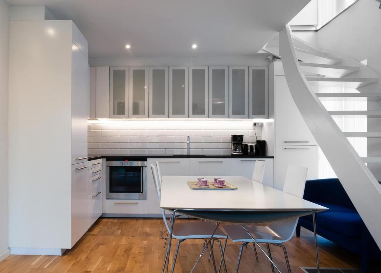 Villa Townhouse On Arlanda Stockholm Metro Line - Easy Checkin à Sollentuna Extérieur photo