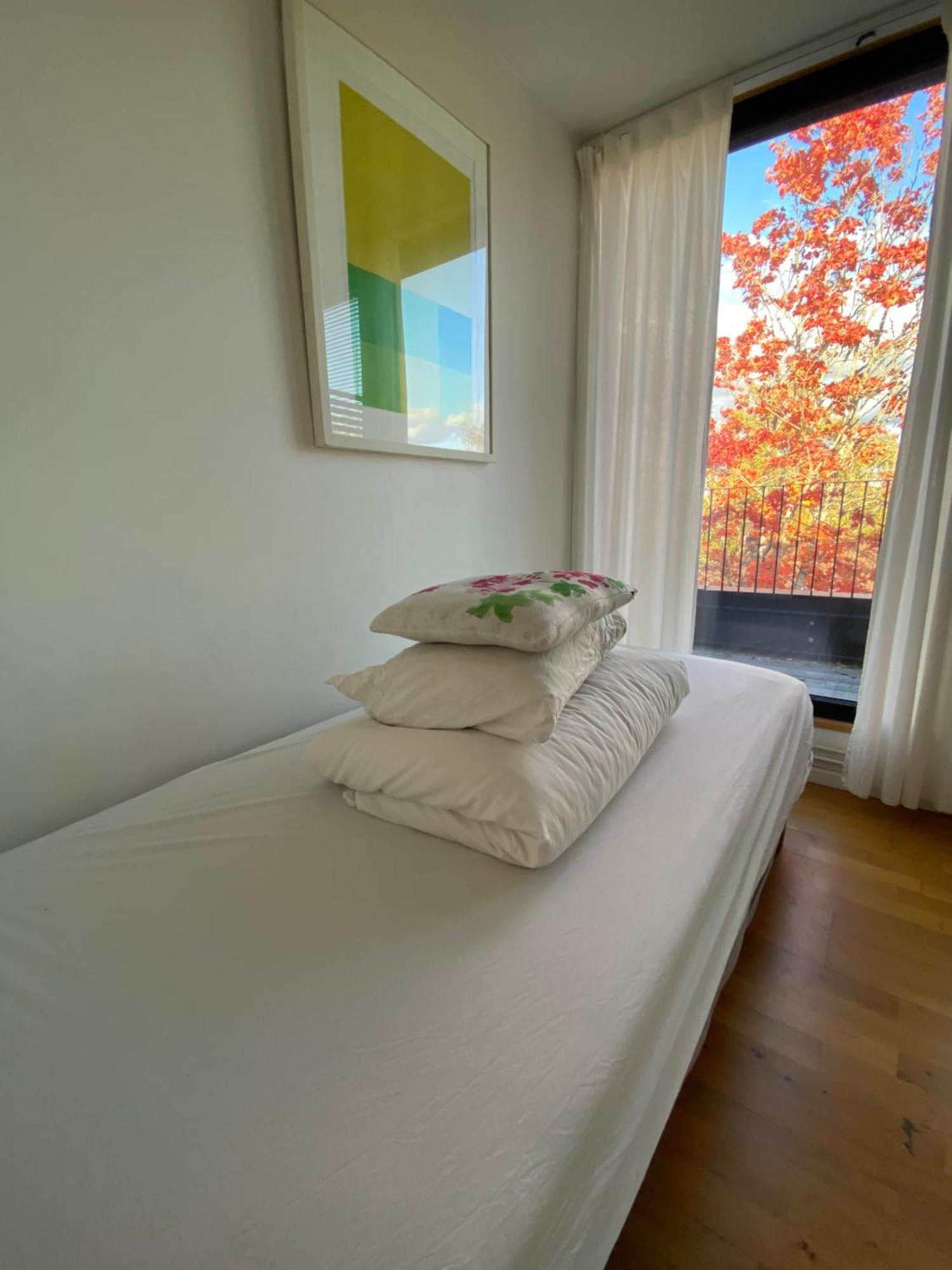 Villa Townhouse On Arlanda Stockholm Metro Line - Easy Checkin à Sollentuna Extérieur photo
