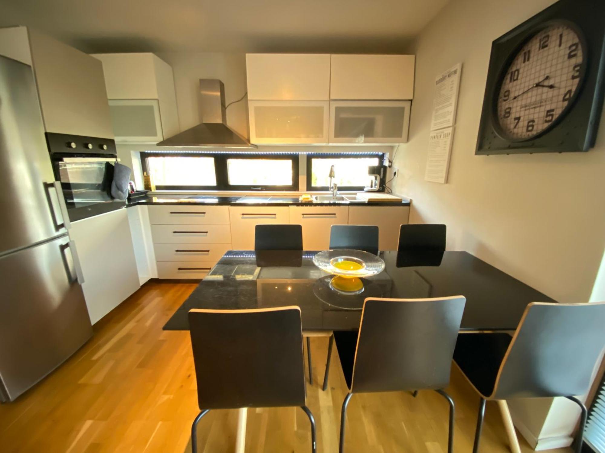 Villa Townhouse On Arlanda Stockholm Metro Line - Easy Checkin à Sollentuna Extérieur photo