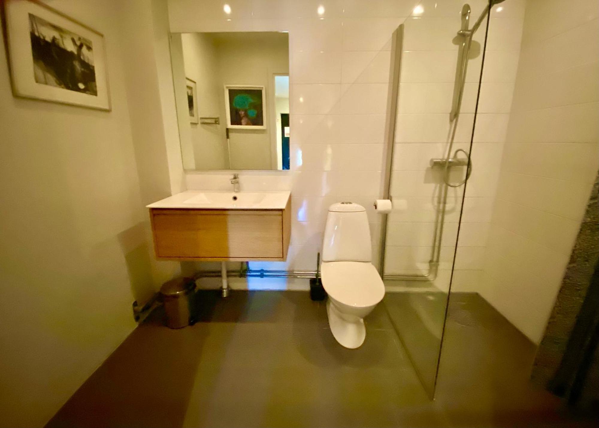 Villa Townhouse On Arlanda Stockholm Metro Line - Easy Checkin à Sollentuna Extérieur photo